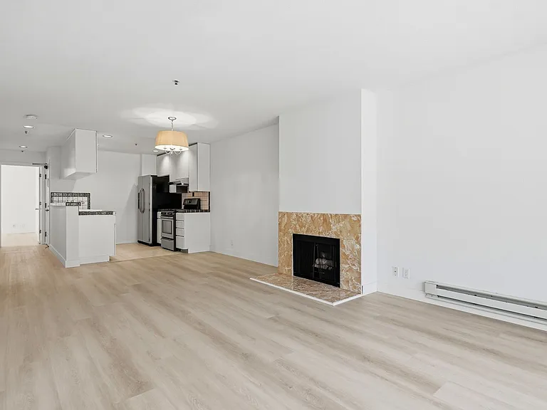 3301 Mission St #302 — Photo 2