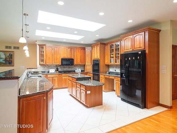3rd image of 407 N Belmont Ave