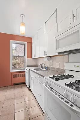 2nd image of 33 Greenwich Ave APT 2K