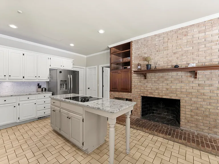 5785 Northside Dr — Photo 22