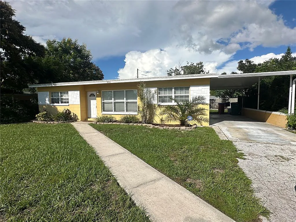 3 bed, 2.0 bath, 894 sqft, $2,000 — Photo 4