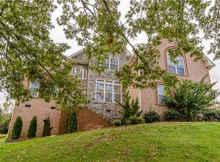 1040 Island Brook Dr, Hendersonville, TN 37075