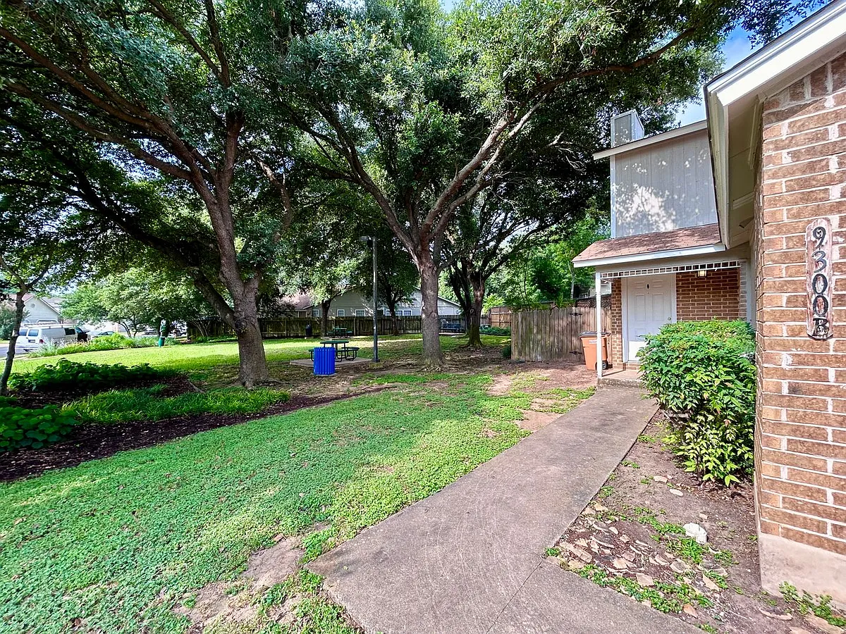 Building Photo - 9300 Kempler Dr