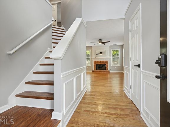 3rd image of 1328 Glenover Way