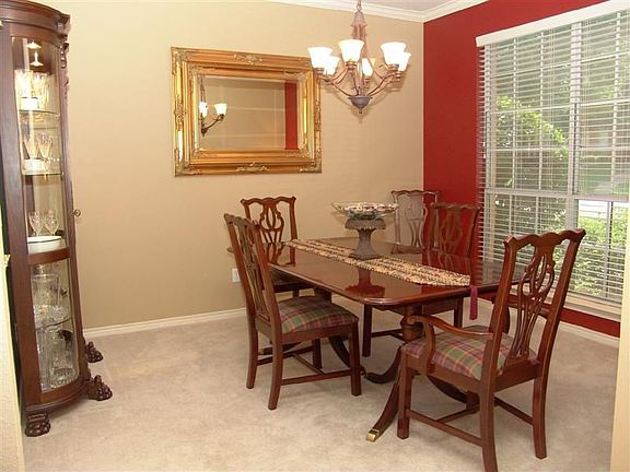 5th image of 3909 Montrose Dr