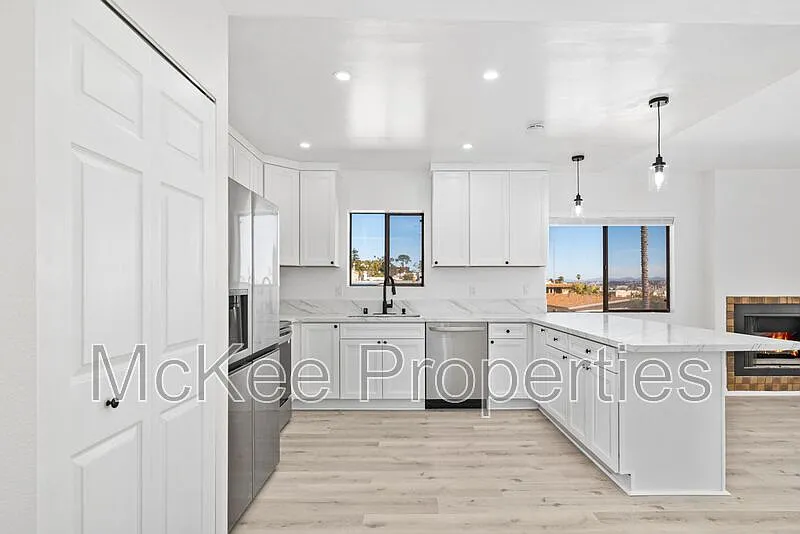 2 bed, 2.0 bath, $4,195 — Photo 3