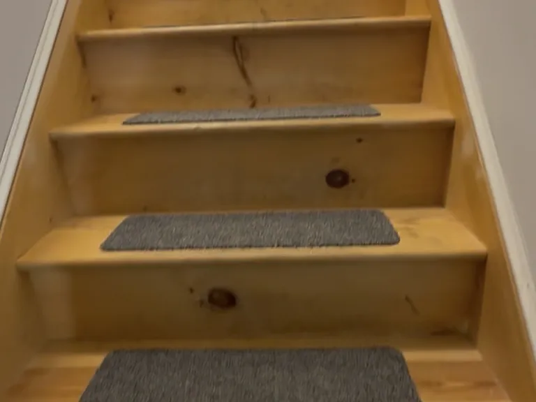 stairs to 1st floor