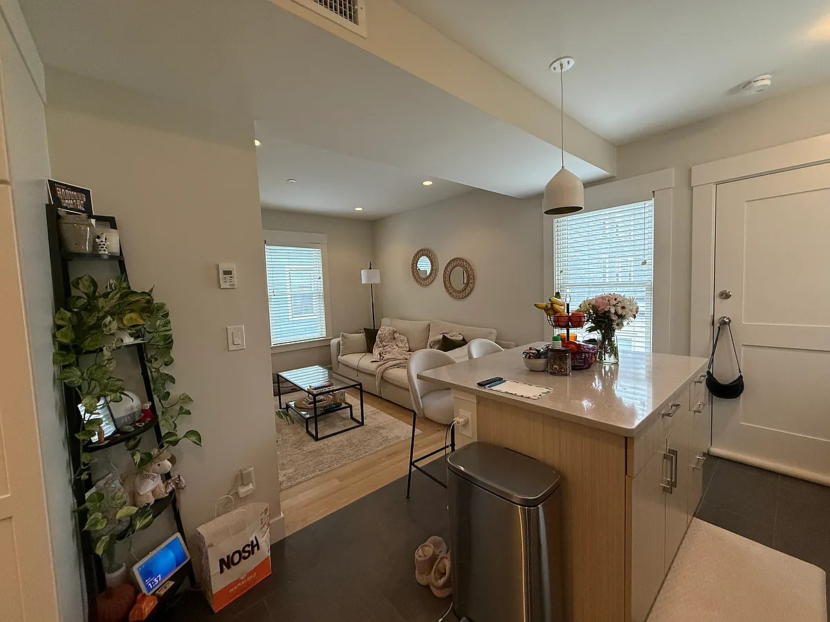 Building Photo - 208-210 Banks St #2A