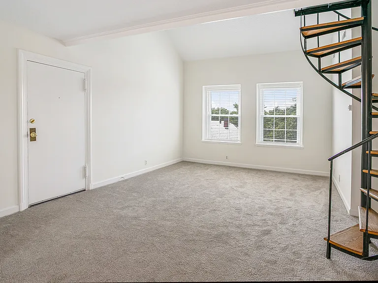 2820 S Abingdon St #C1 — Photo 4