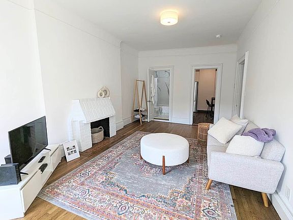 4th image of 49 W 75th St APT 10