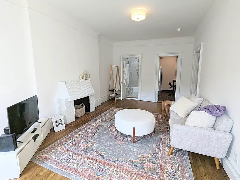 49 W 75th St #10 — Photo 4