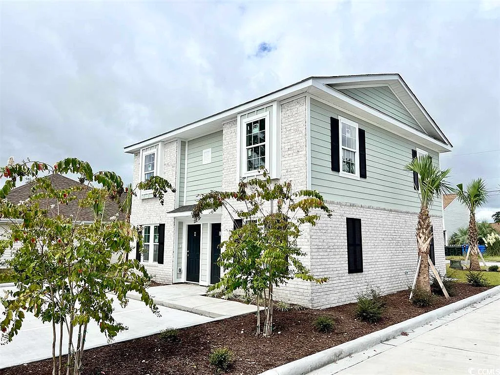 2 bed, 1.5 bath, 850 sqft, $1,600 — Photo 4