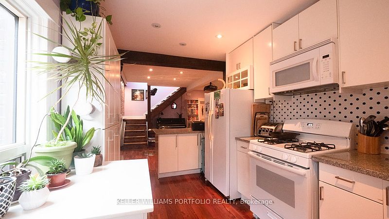 Toronto House for rent - 3 Bedrooms — photo 2