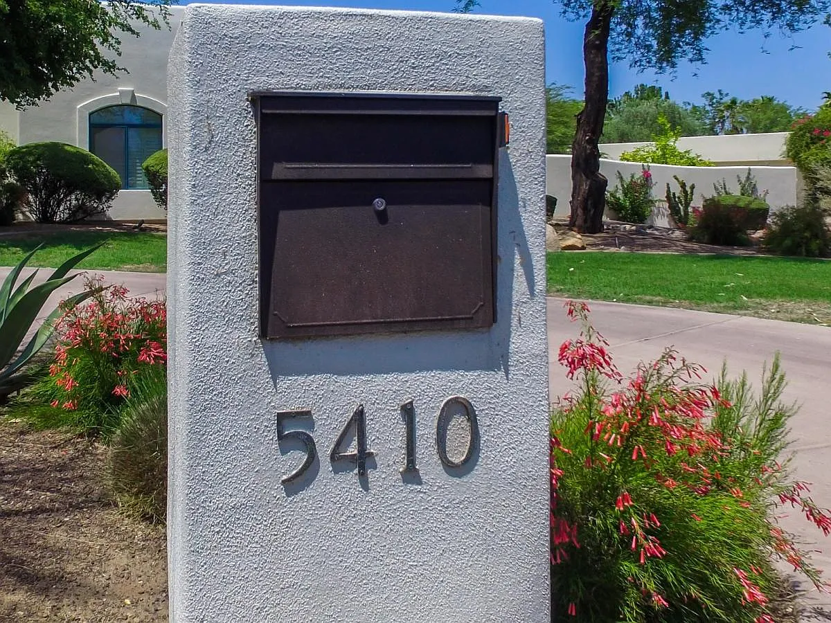 Photo 2 of 75 - E Sanna St - Paradise Valley, AZ Building Photo - E Sanna St