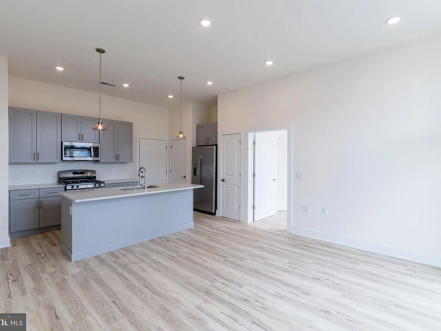2 bed, 2.0 bath, $2,396 — Photo 4