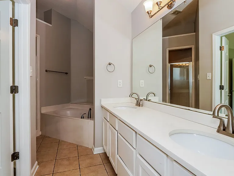 8280 Dexter Ridge Cv E — Photo 9