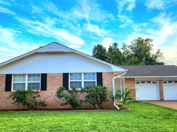 720 Briarcrest Dr, Midwest City, OK 73110