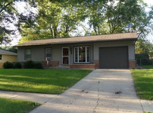 488 Maple Ln, Elk Grove Village, IL 60007