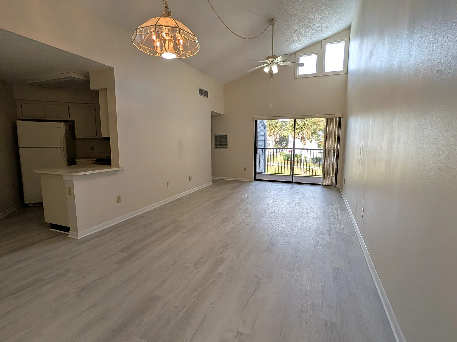 2 bed, 820 sqft, $1,500 — Photo 3