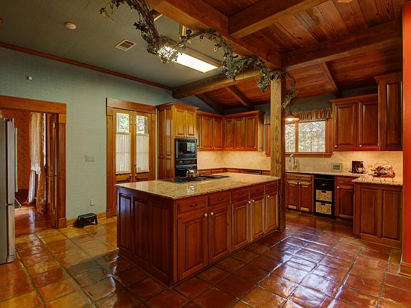 3rd image of 3211 Ashwood Dr