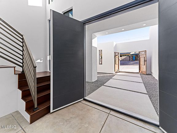 4th image of 1356 W Clausen Cir