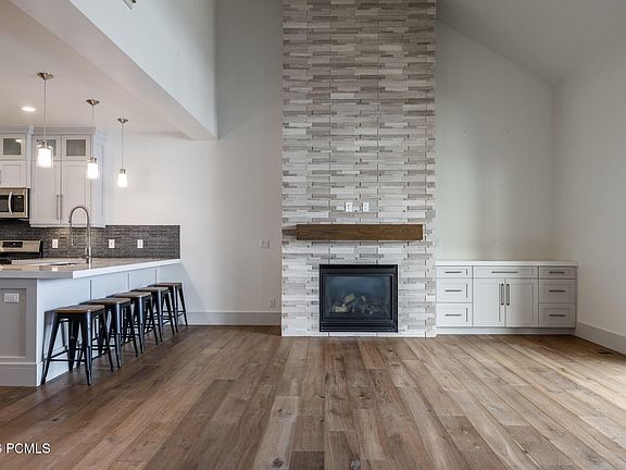 2nd image of 538 W Heritage Way