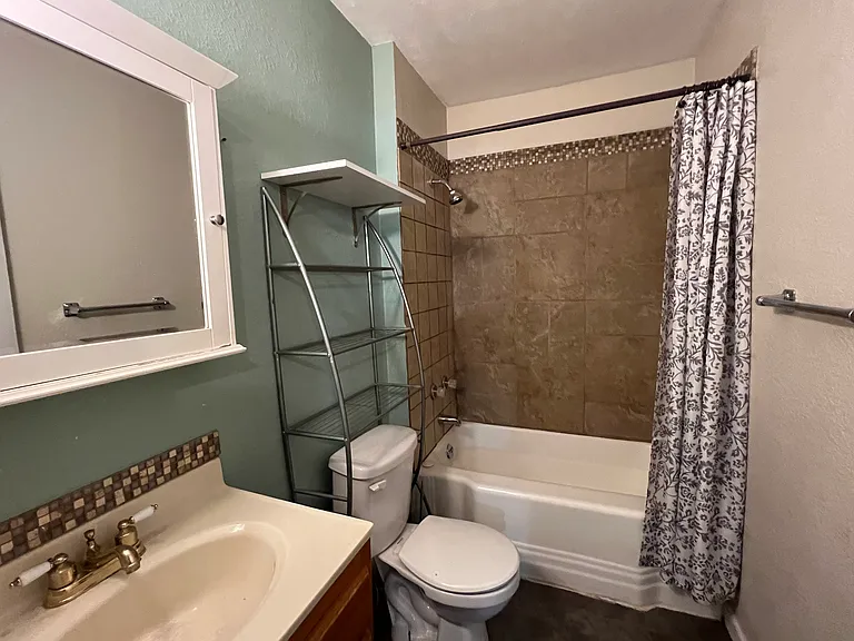 145 E 21st St #1 — Photo 7