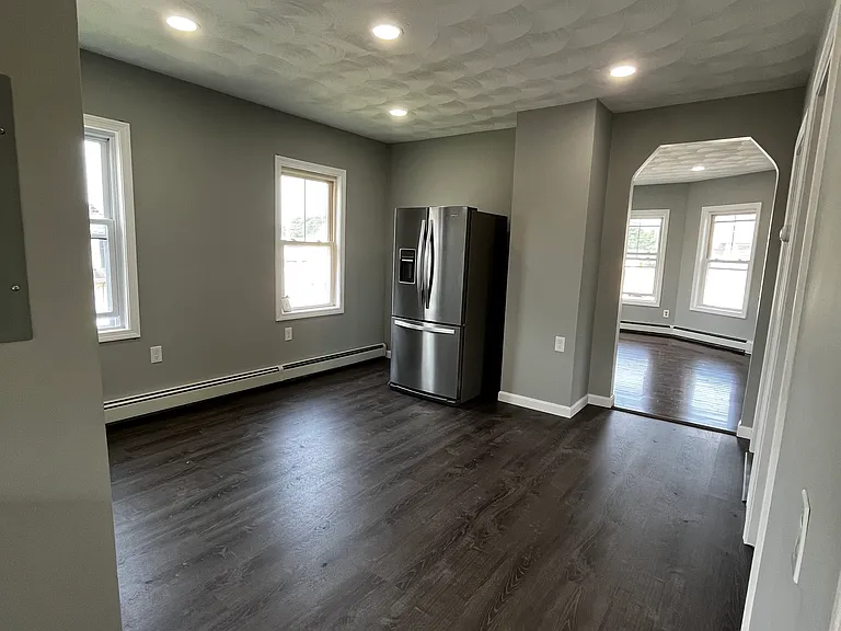136 2nd St #2 — Photo 4