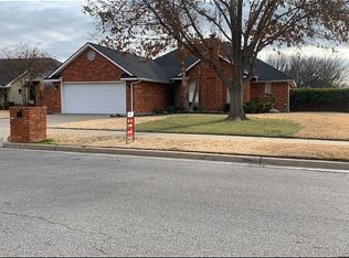 7616 NW Tonbridge Pl, Lawton, OK 73505