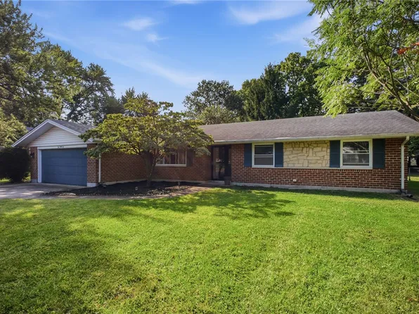 1032 Hyde Park Dr, Dayton, OH 45429