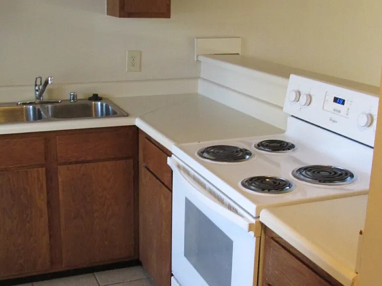 1320 W Linden St — Photo 15