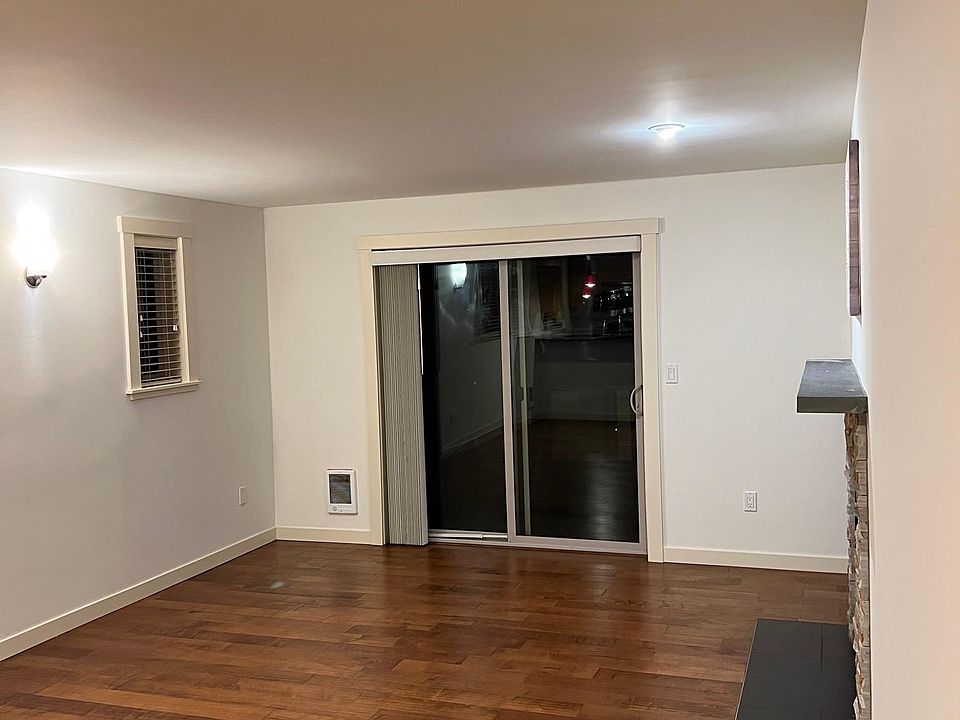 Large Living room with a fireplace