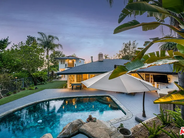 9023 Alto Cedro Dr — Photo 10