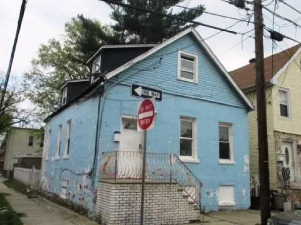 62 Willoughby St, Newark, NJ 07112