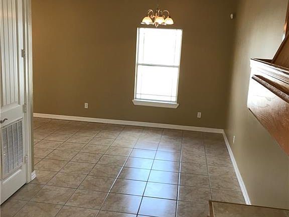 5th image of 515 E Pike Blvd