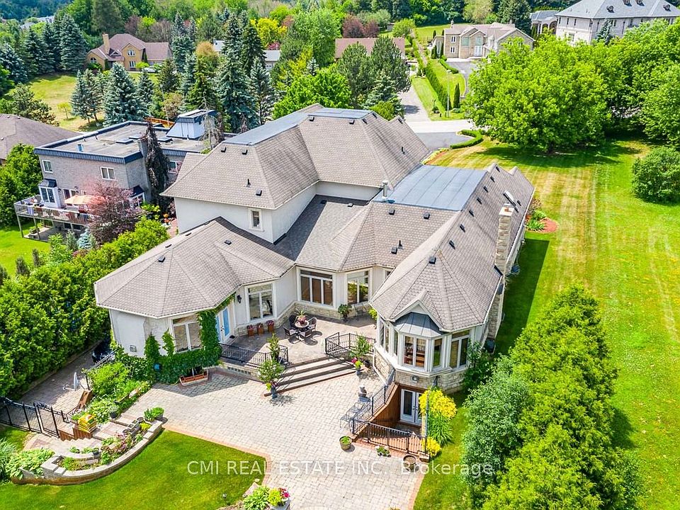 1st image of 776 Woodland Acres Cres