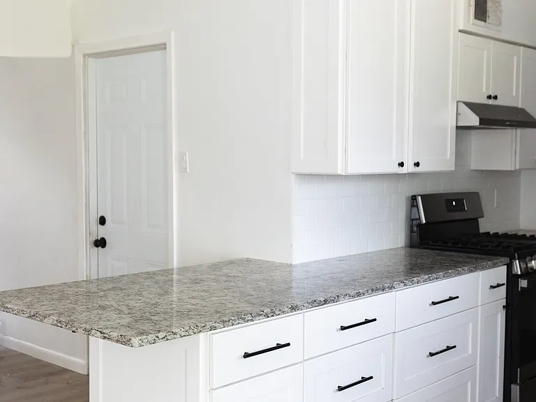 1811 W Hunt St — Photo 2