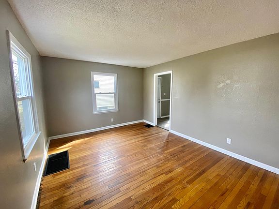 5th image of 1093 Urana Ave