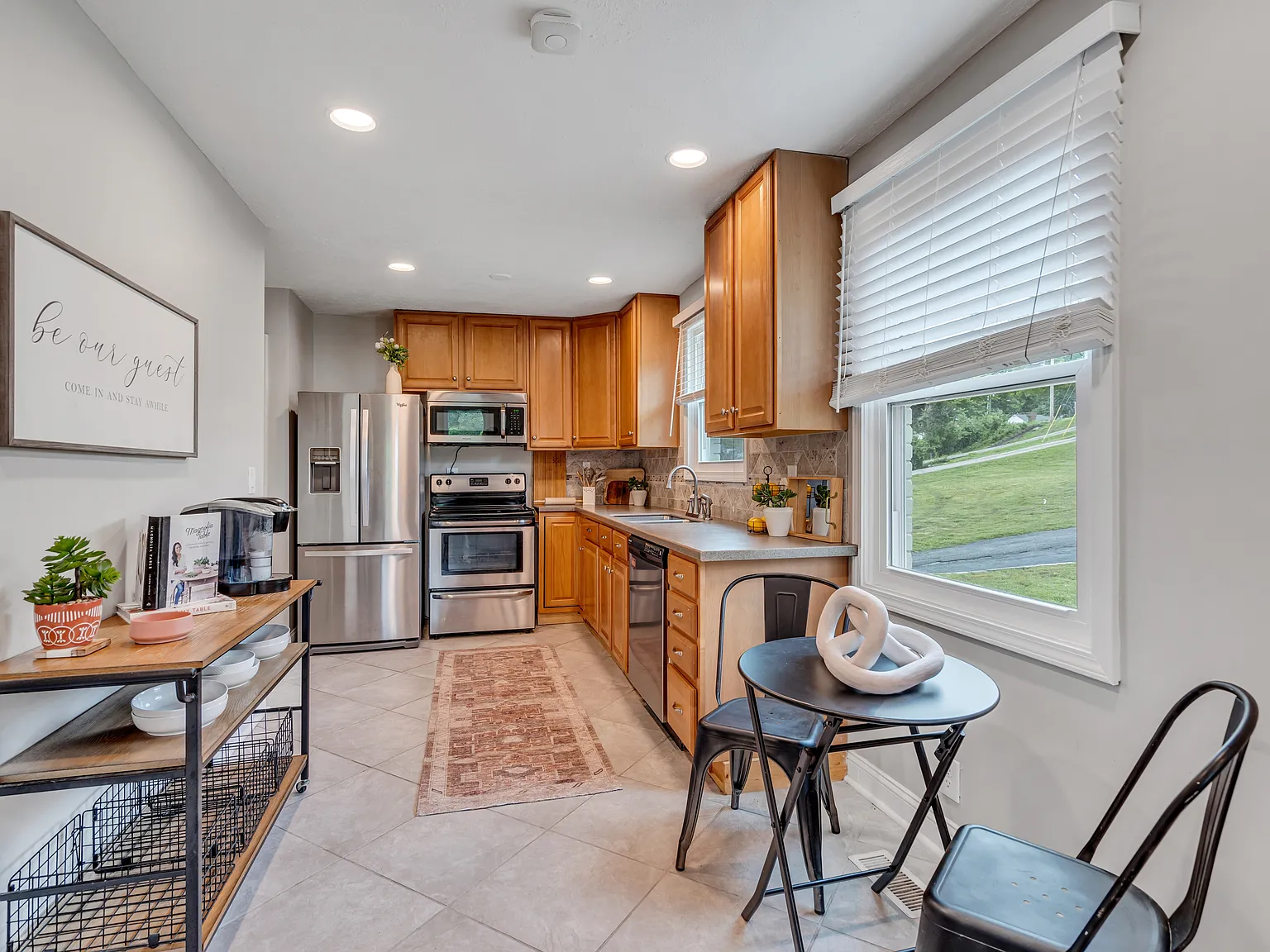 3 bed, 1313 sqft, $2,050 — Photo 3