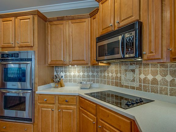 2nd image of 2001 Heritage Pointe Dr
