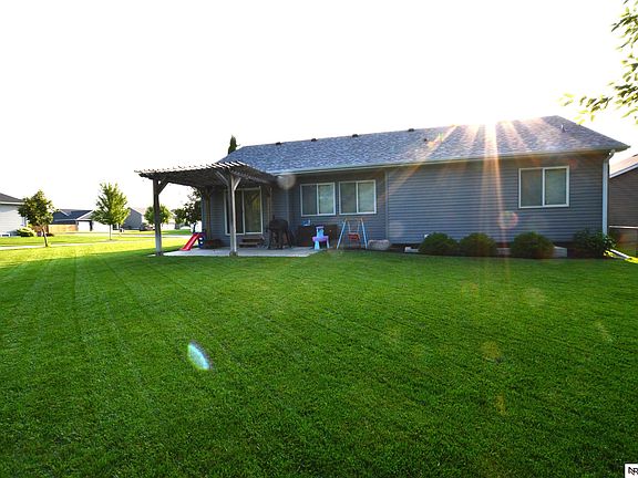 4th image of 2040 N 95th St