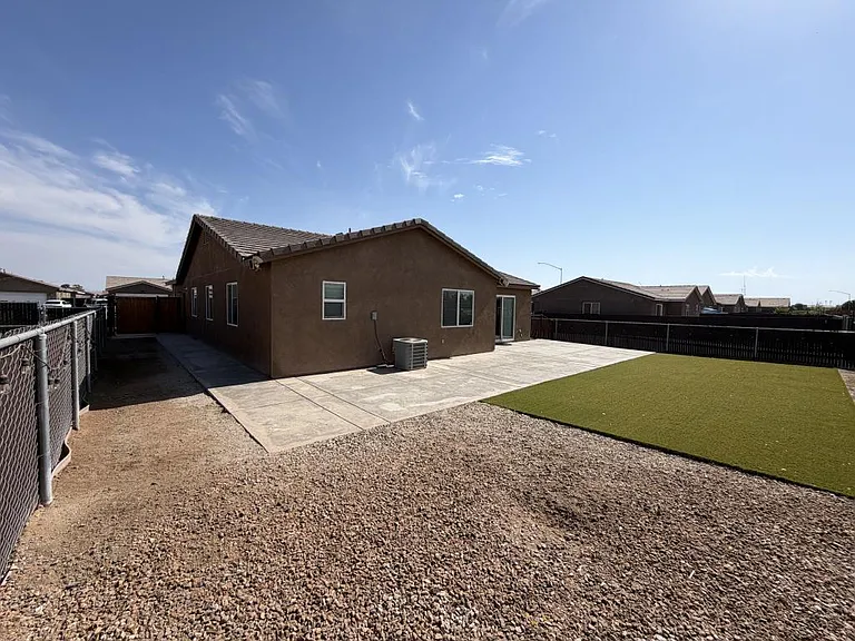 505 Cindy Ct — Photo 7