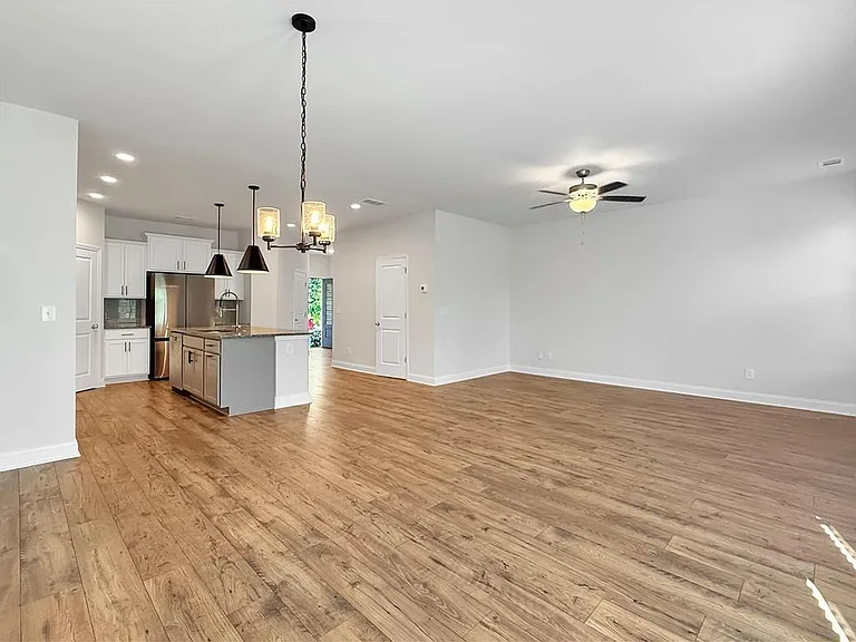 5100 Hillington Way — Photo 7