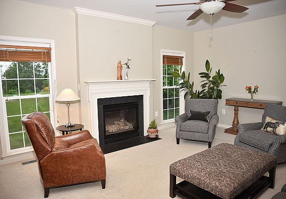3rd image of 1409 Pickett Ct