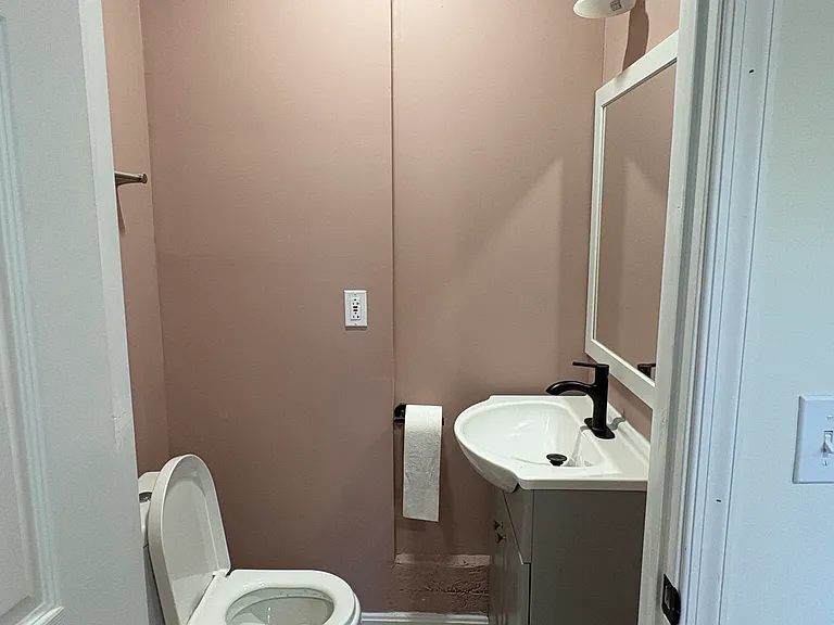 209 S Chapel St — Photo 25