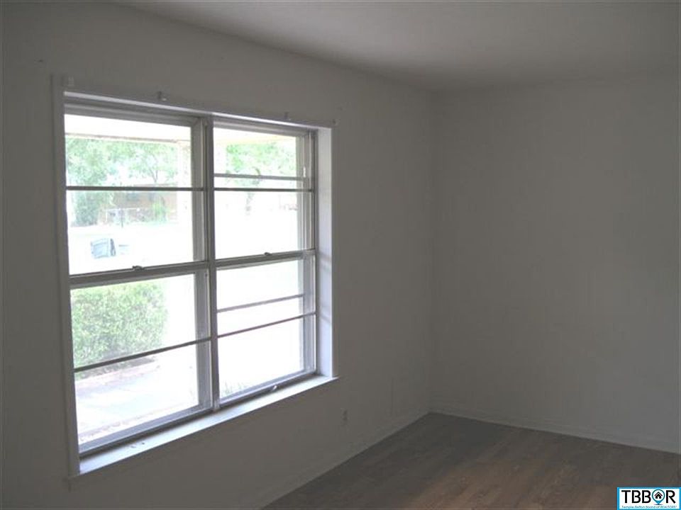 1st image of 2513 Blue Jay Dr