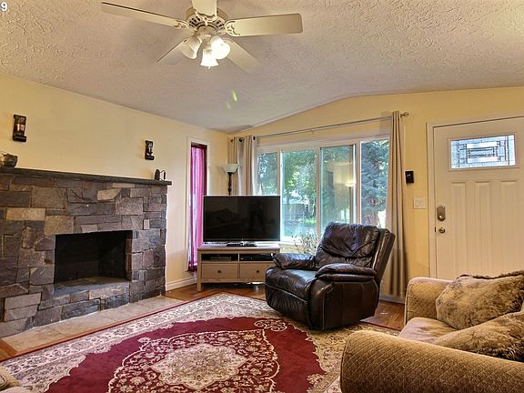 3rd image of 3804 Plomondon Ln