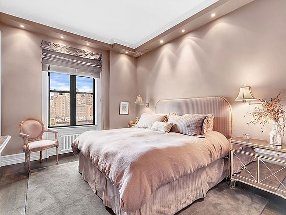 5th image of 140 W 69th St APT 86A