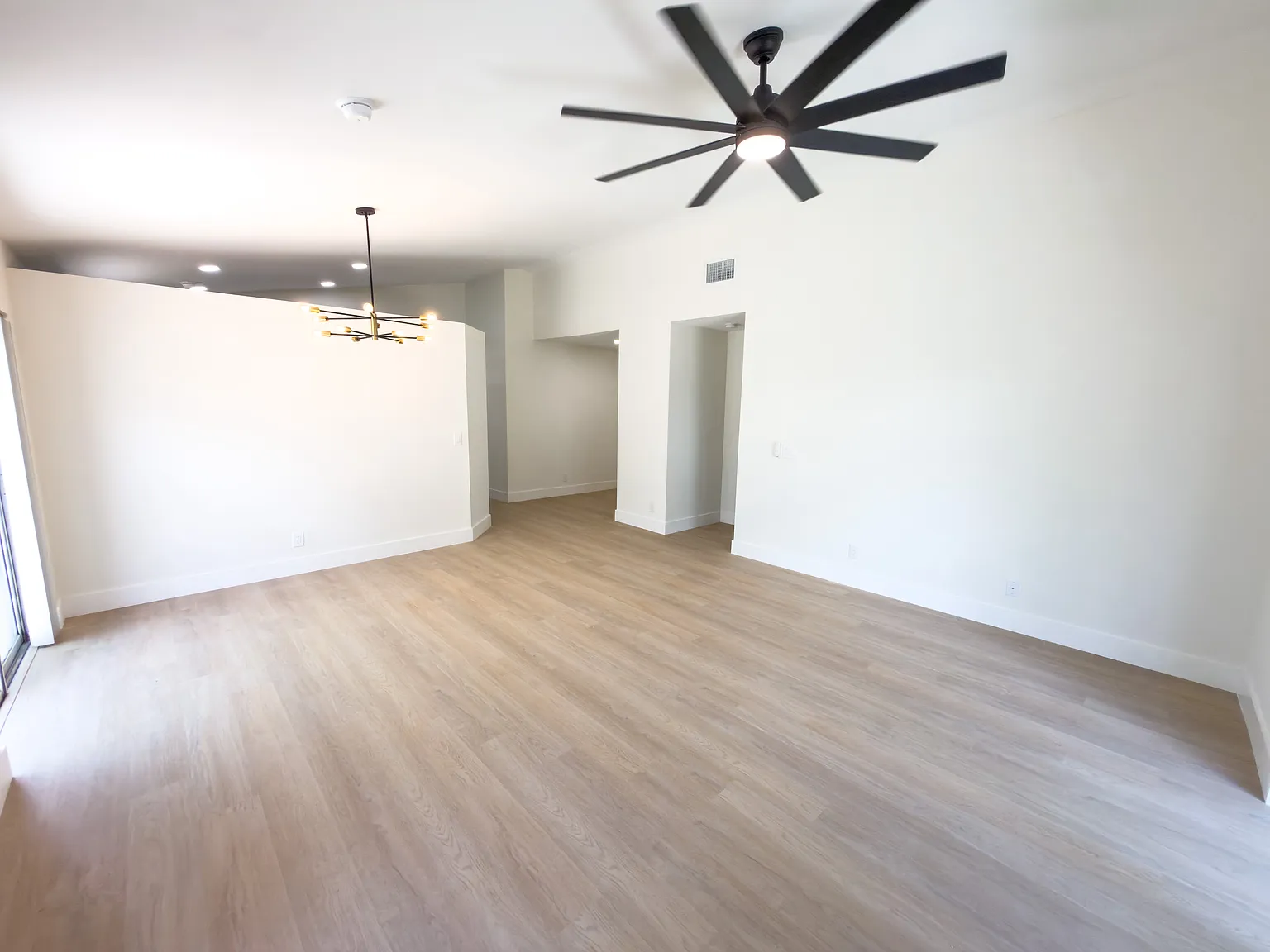 2 bed, 1200 sqft, $3,000 — Photo 3