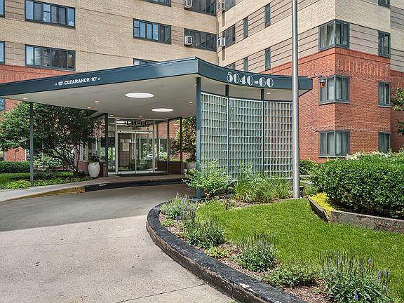 2nd image of 5052 N Marine Dr APT D3
